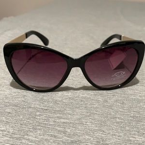 Oscar women’s sunglasses NWT